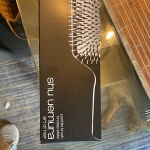 NIB Shu Uemura Black Paddle Hair Brush